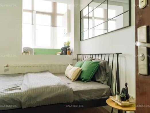 Sala Palatului, vanzare 2 spatii cazare AirBnb si Booking.