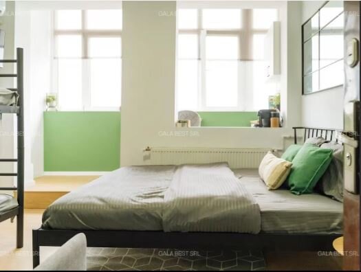 Sala Palatului, vanzare 2 spatii cazare AirBnb si Booking.